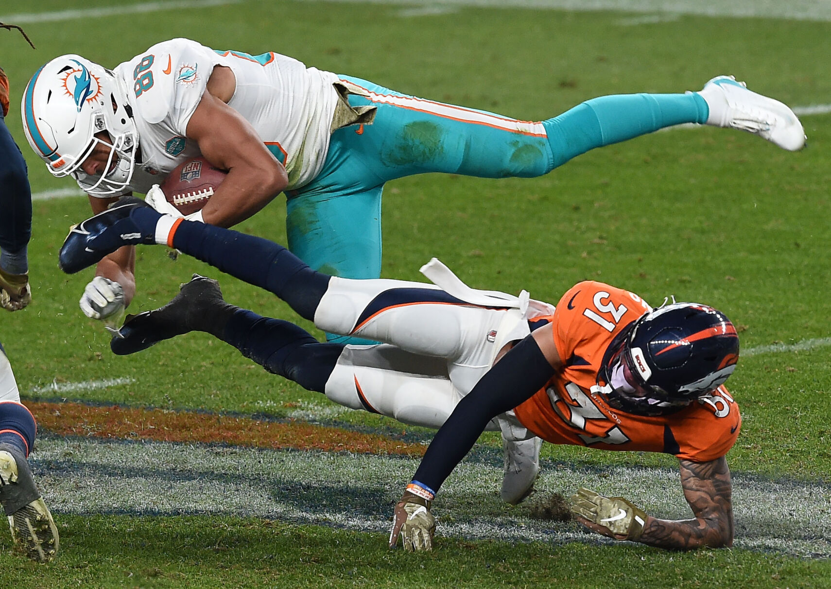 112320-s-broncos 2783.jpg
